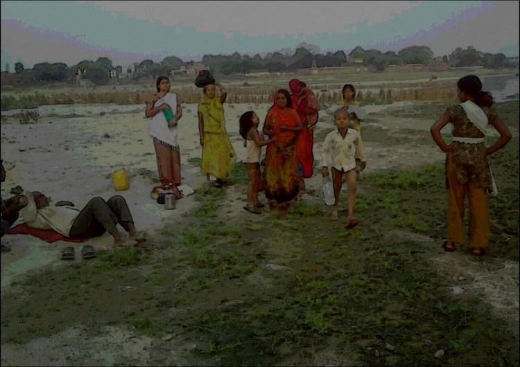 प्रतीक्षारत समूह।