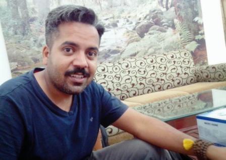 इलाहाबाद स्टेशन पर शैलेश पाण्डेय 