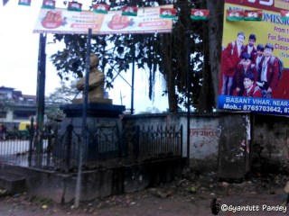 वीरेन्द्रप्रताप साही की प्रतिमा। 