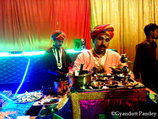 भोज के अन्त में था ताम्बूल। क्या शानदार है तम्बोली! 