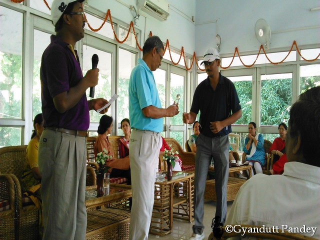 श्री अटल एक कुशल गोल्फर भी हैं। गोरखपुर रेलवे गोल्फ क्लब ने आज उनके सम्मान में गोल्फिंग-आउट मैच और समारोह रखा। 