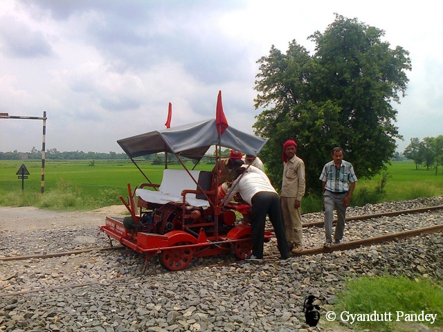 मोटर ट्रॉली - 2 