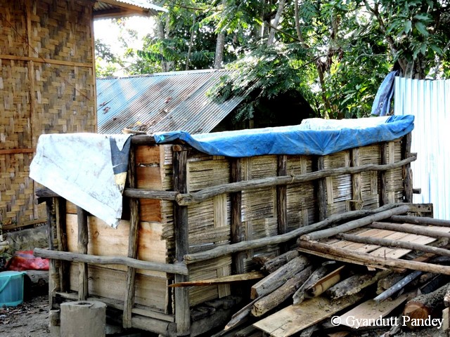 पारम्परिक पानी की टंकी। 