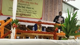 पण्डित छन्नू लाल मिश्र, अकेले मंच पर। 