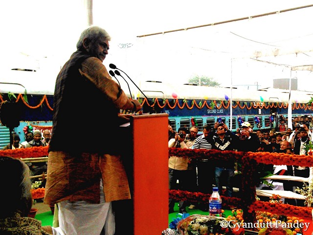 भाषण देते रेल राज्य मंत्री श्री मनोज सिन्हा। 