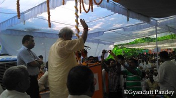 सादात में डेमू उद्घाटन के दौरान भीड़ को सम्बोधित करते श्री मनोज सिन्हा। 