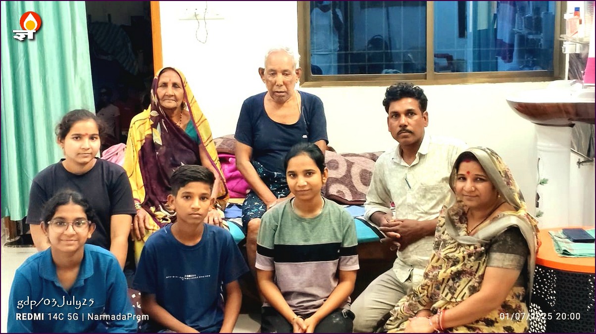 पुष्पेश अवधिया का परिवार