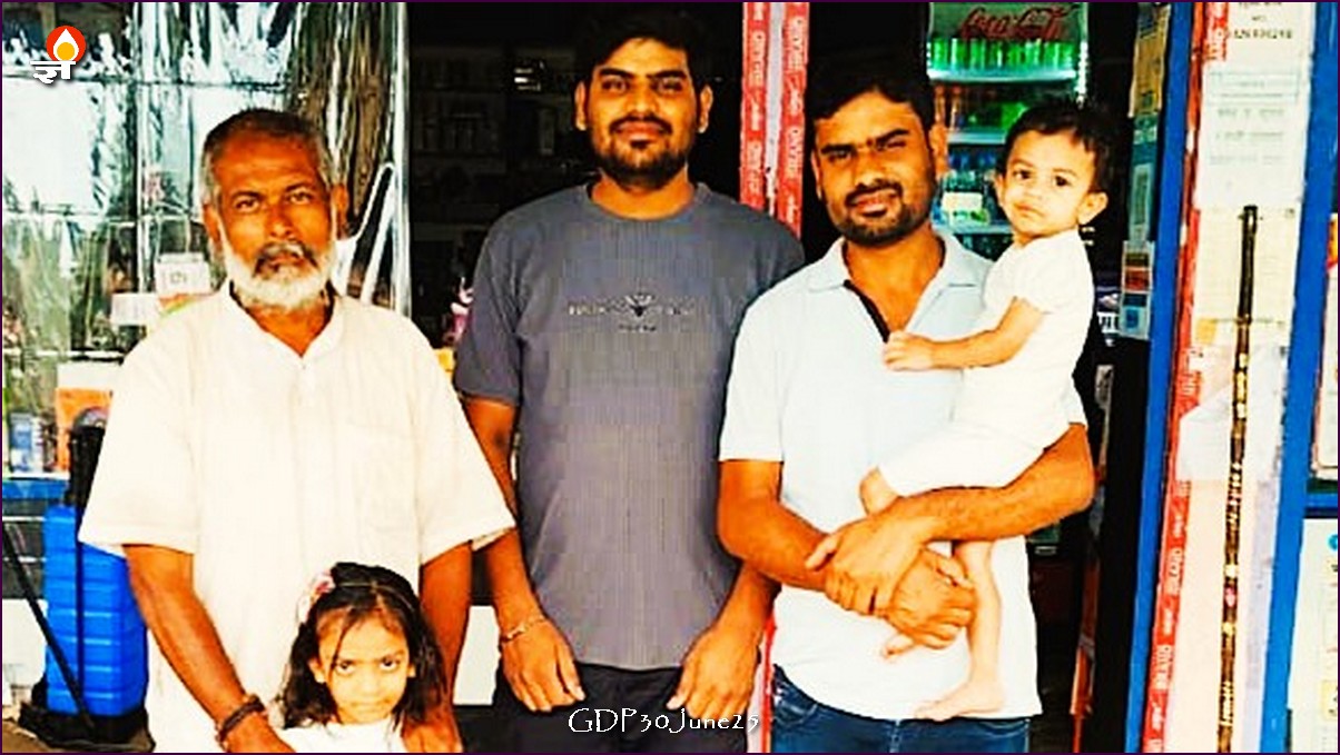 ग्रामीण व्यवसायी अमित चौकसी के साथ प्रेमसागर 